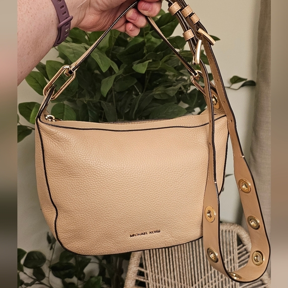 Michael Kors Handbags - Michael Kors Cream Rivet Strap Crossbody